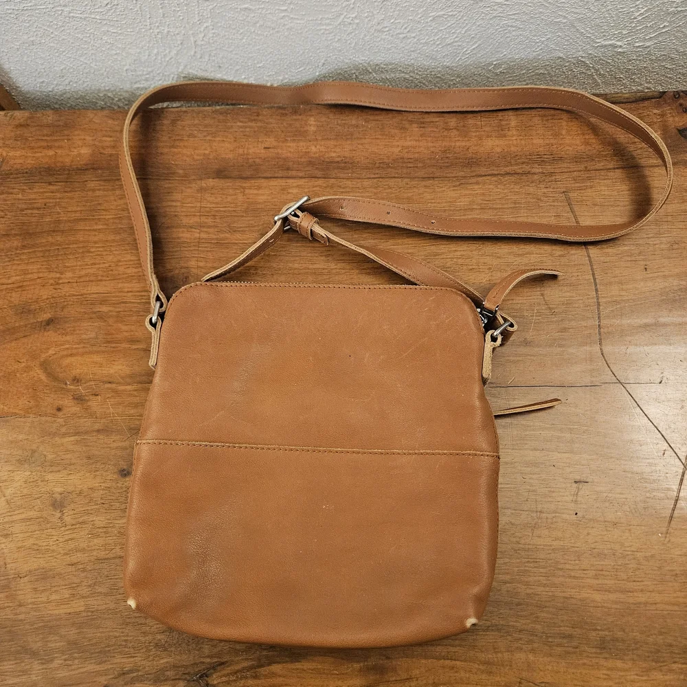 Ecco Brown Leather Crossbody‎ Purse Fabric Lined Outer And Inner Pockets